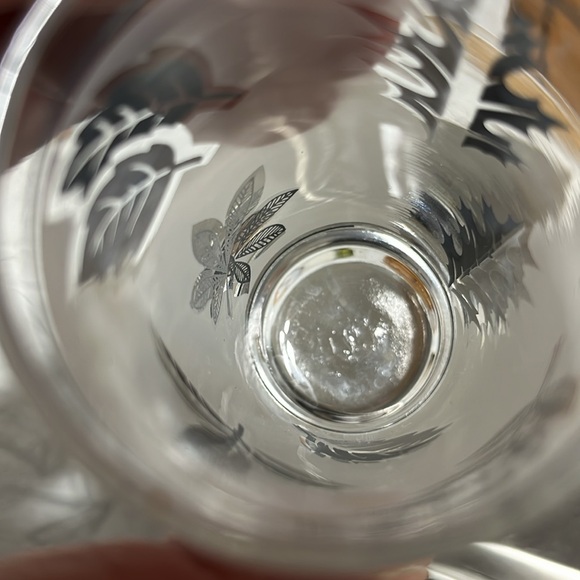 Set of 4 silver leaf Libbey frosted glasses 2 juice glasses and 2 larger - Picture 10 of 10